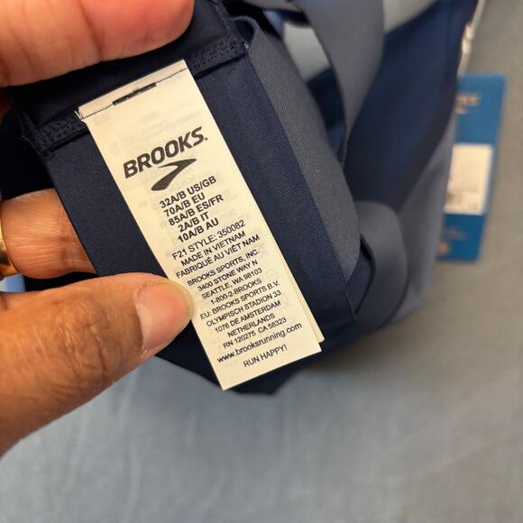 New Brooks Moves with Me Run Sports Bra Performance Track Sports Athletic 32A XS - Picture 8 of 9